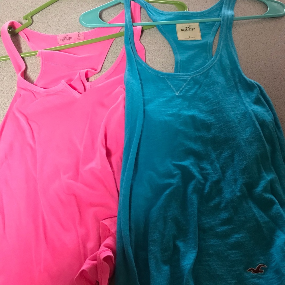 2 hollister tank tops size small